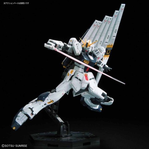 Figurka kolekcjonerska BANDAI RG 1/144 RX-93 NU GUNDAM