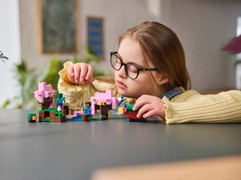 Klocki LEGO MINECRAFT 21260 Wiśniowy ogród