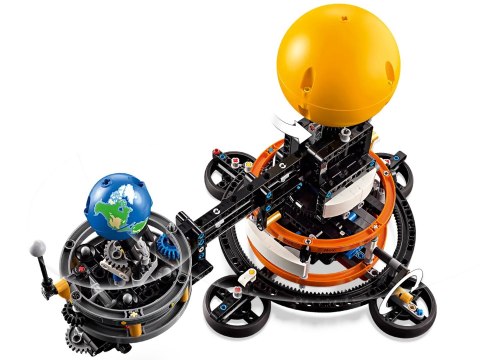 LEGO Technic 42179 Planeta Ziemia i Księżyc na orbicie